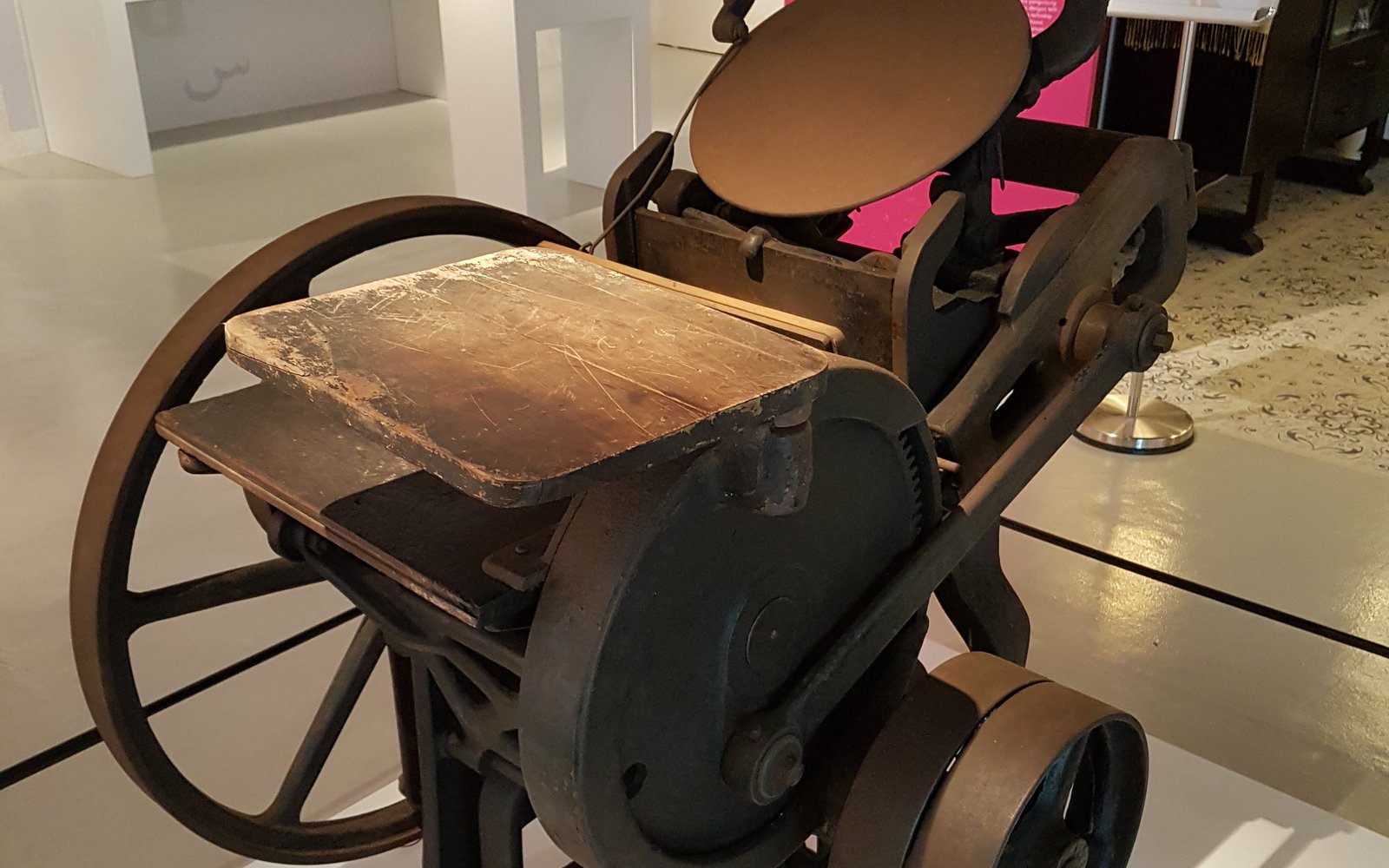 Chandler & Price clamshell platen press, an example of a platen press used for hot foil stamping